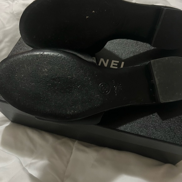 Chanel 22P Black Satin Classic CC logo Leather Mules - Size 38 - Picture 3 of 3
